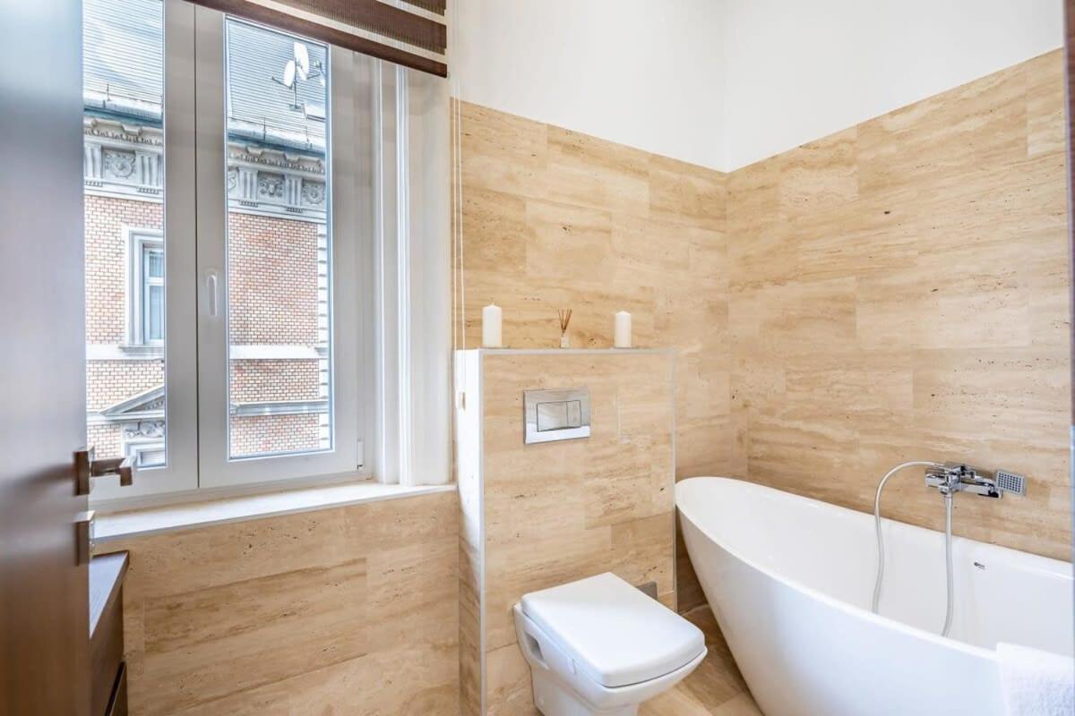 Splendid Perfectly Located Flat With Sauna Budapeste Exterior foto