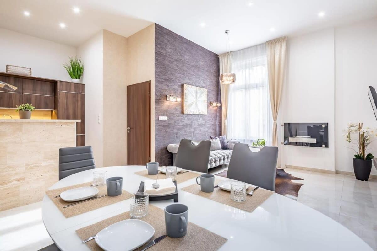 Splendid Perfectly Located Flat With Sauna Budapeste Exterior foto