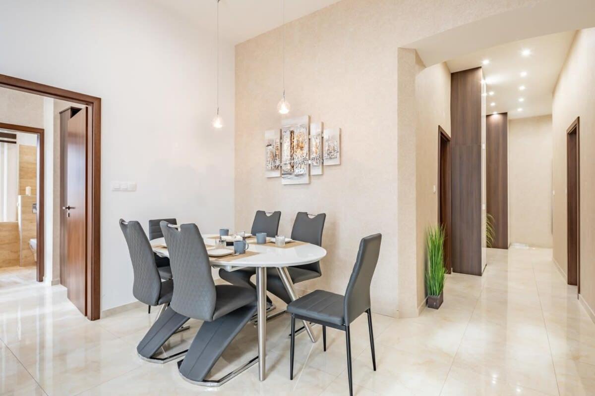 Splendid Perfectly Located Flat With Sauna Budapeste Exterior foto